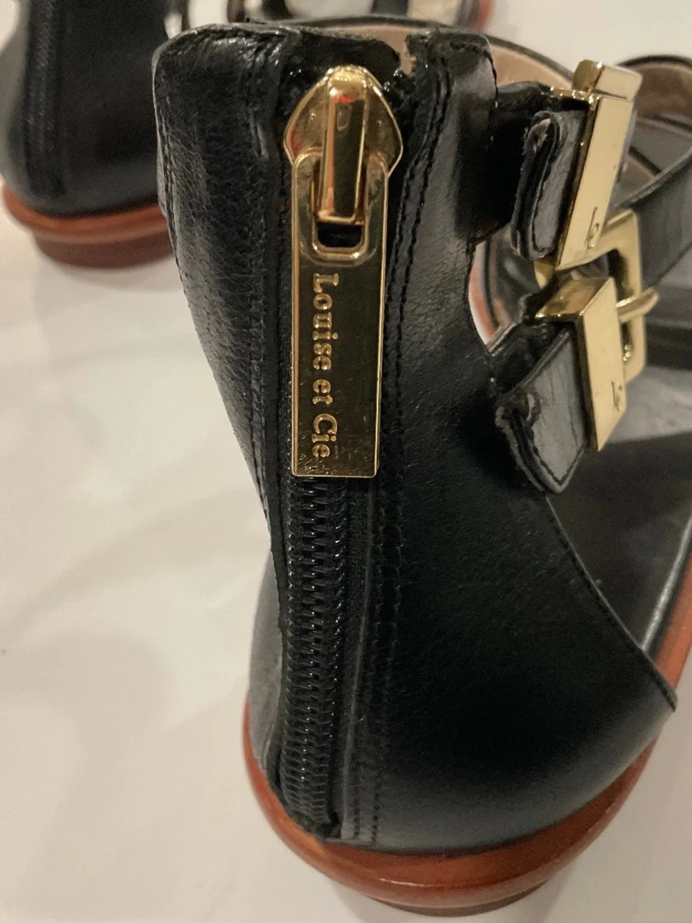 LOUISE ET CIE Lo Carlina Black Double Strap Flat Leather Sandal Size 8